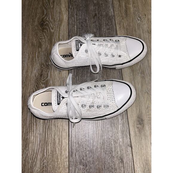 Converse White Perforated Women’s US Size 7 Chuck Taylor All Star 551625F Shoes - Picture 2 of 11